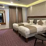 Royal Ace Luxur